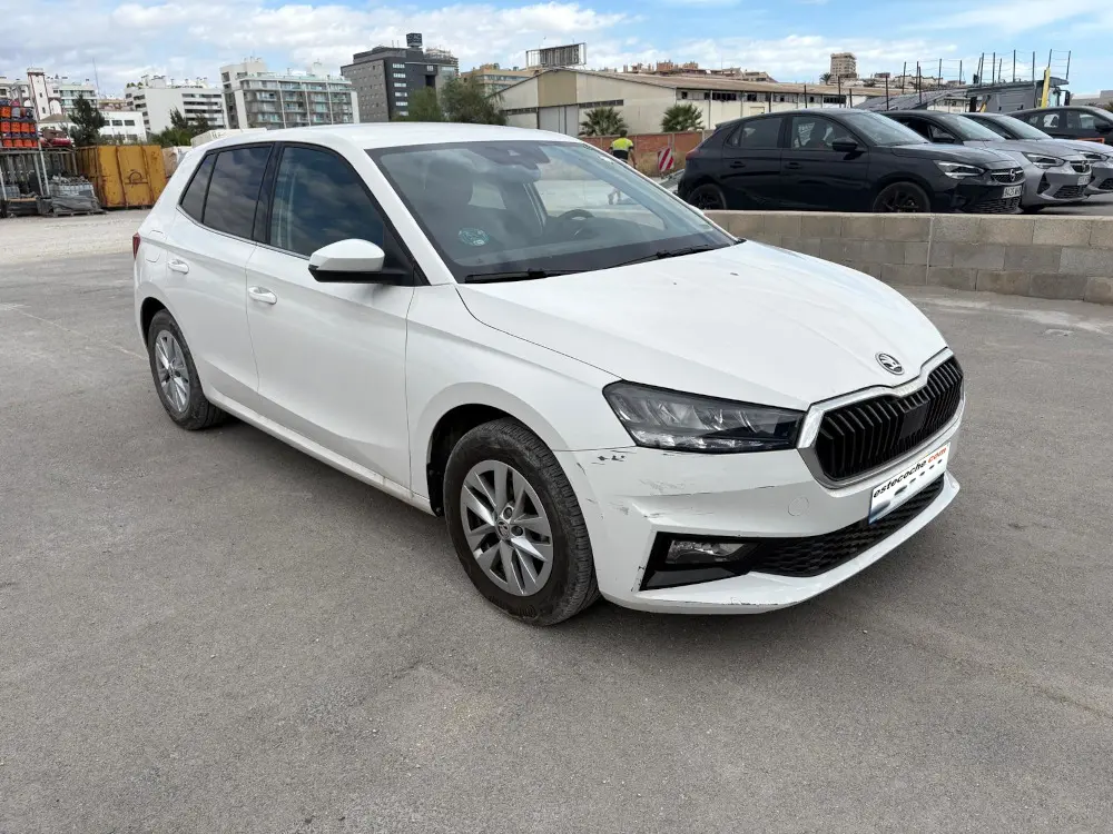 SKODA FABIA SELECTION 1.0 TSI 95CV 5V COCKPIT DIGITAL - 26/04/2024 - 8.630 KM - BLANCO (Ref.220) 
